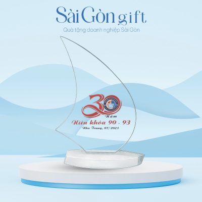 Biểu Trưng Pha Lê Dáng Thuyền Buồm In Logo Quà Tặng Kỷ Niệm Ra Trường SG-KNC06