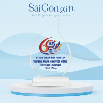 Kỷ Niệm Chương Pha Lê Hình Chiếc Lá In Logo Quà Tặng Kỷ Niệm SG-KNC02