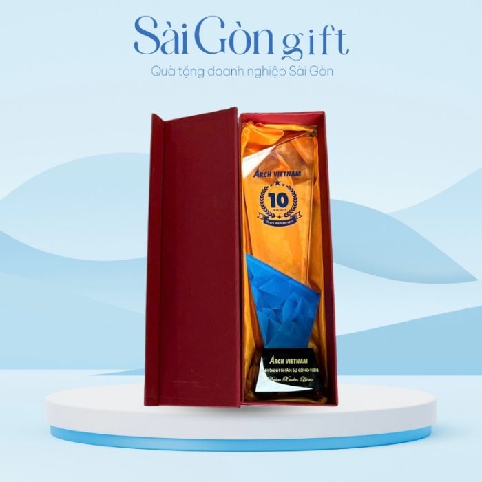 Cúp Vinh Danh Pha Lê Đế Đen In Logo Quà Tặng Nhân Viên SG-KNC01