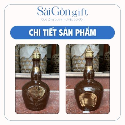 Hình ảnh logo in decal sắc nét trên bề mặt chai rượu