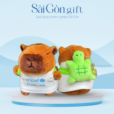 Gấu Bông Capybara Đeo Túi Rùa Kèm Móc Khóa In Logo Quà Tặng Hội Thảo SG-GB03