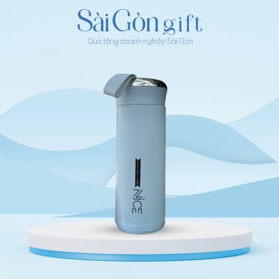 Bình Nước Thủy Tinh Bọc Nhựa Màu Xanh Ngọc In Logo Quà Tặng Ngành Du Lịch SG-BGN23