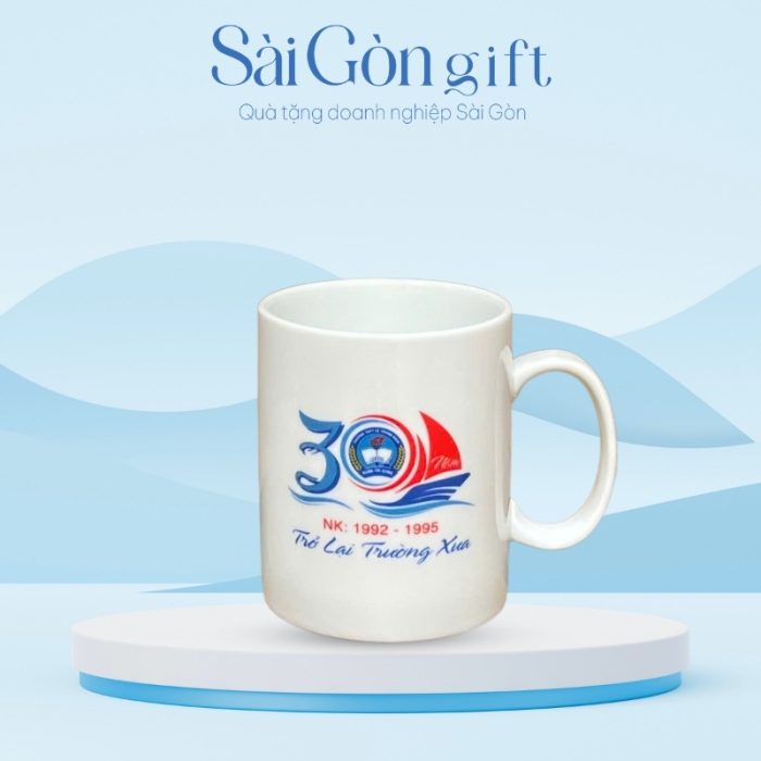 Cốc Sứ Dáng Trụ Tay Cầm Chữ C In Logo Quà Tặng Kỷ Niệm Ngành Giáo Dục SG-CS22