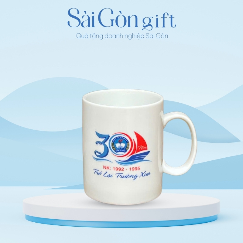 Cốc Sứ Dáng Trụ Tay Cầm Chữ C In Logo Quà Tặng Kỷ Niệm Ngành Giáo Dục SG-CS22