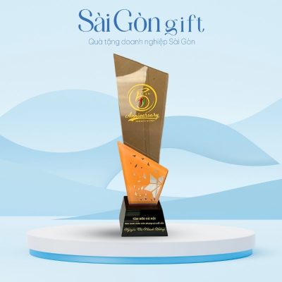 Kỷ Niệm Chương Pha Lê Vinh Danh In Logo Quà Tặng Nhân Viên SG-KNC15