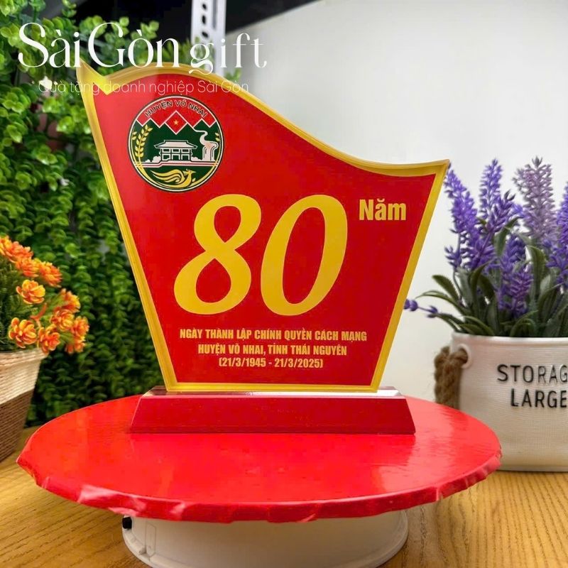 Kỷ Niệm Chương Pha Lê In Logo Quà Tặng Cán Bộ Nhân Viên Ngày Kỷ Niệm SG-KNC17