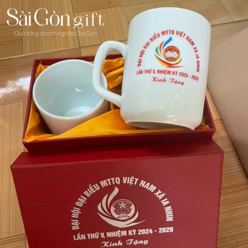 Ly sứ quà tặng đại hội MTTQ