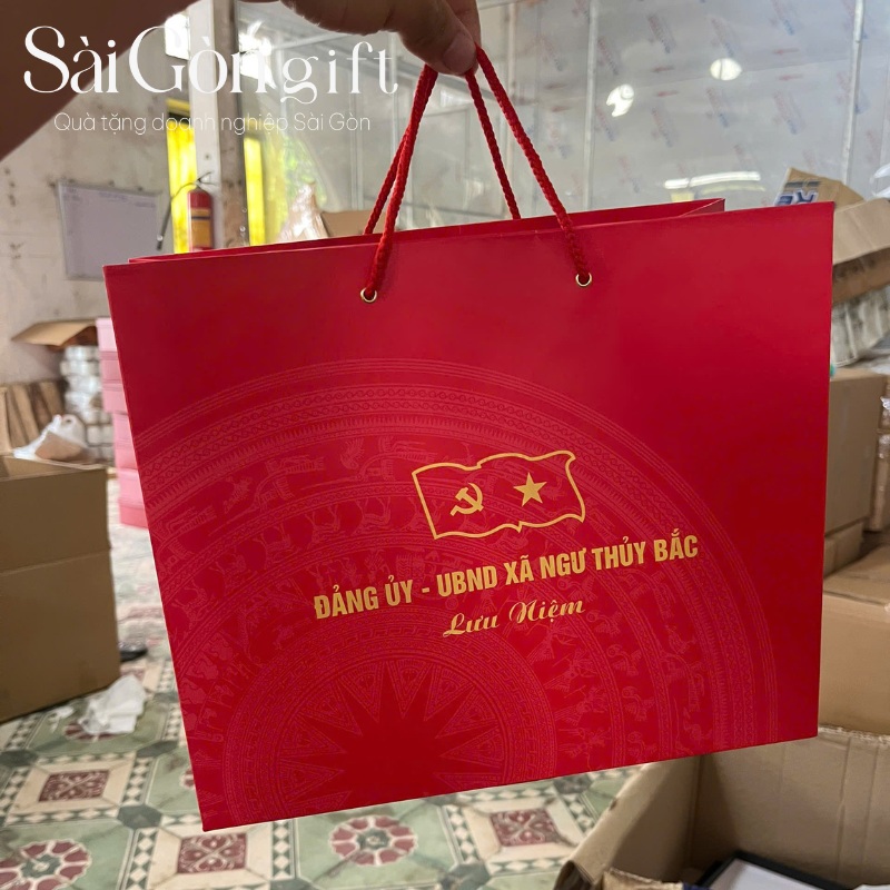 Túi giấy có quai xách