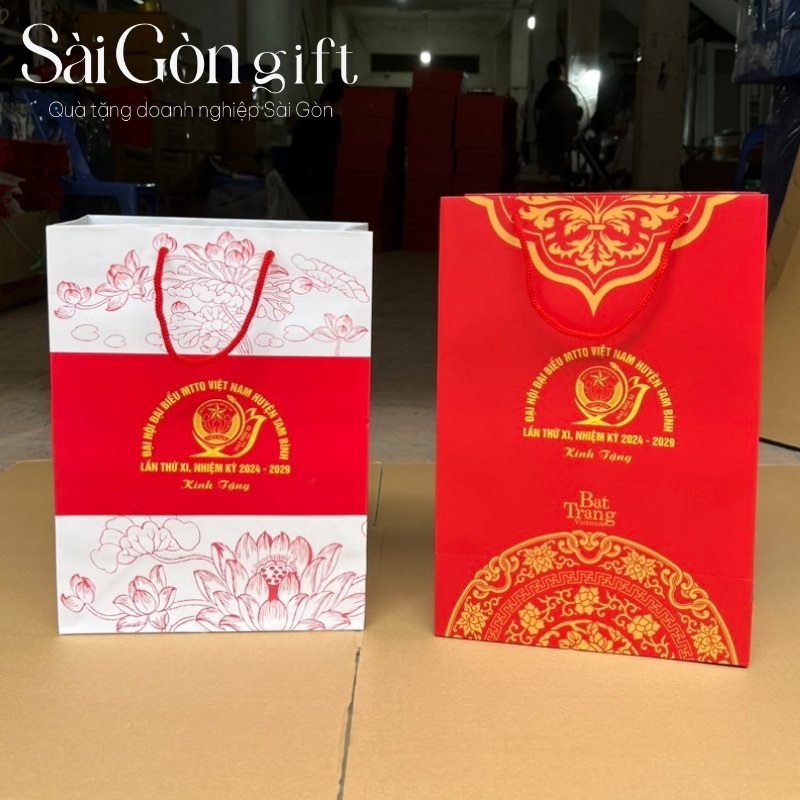 Túi giấy quai xách đựng quà tặng