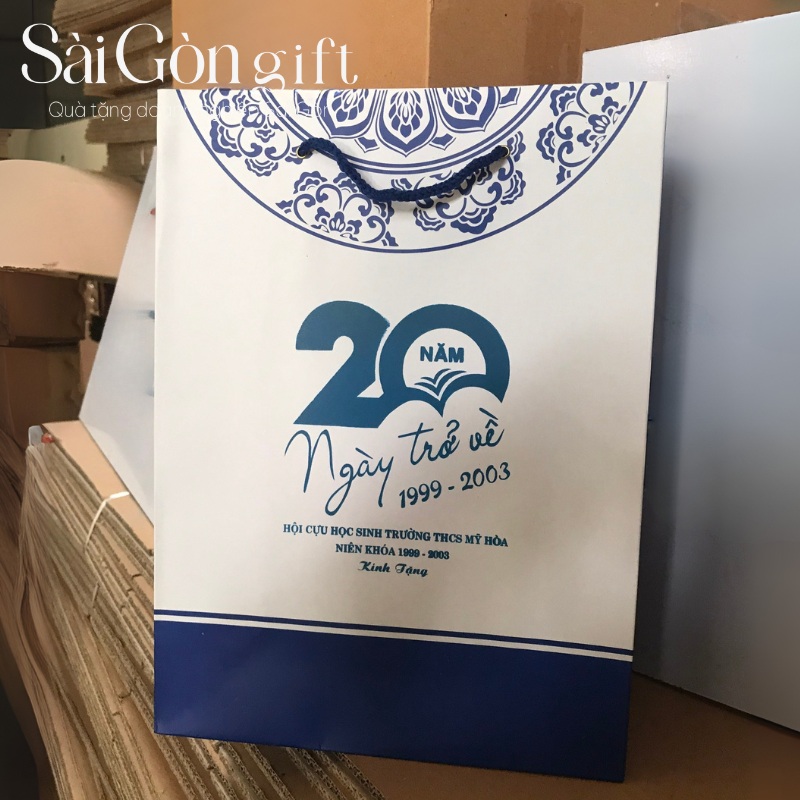 Túi giấy quai xách đựng quà tặng