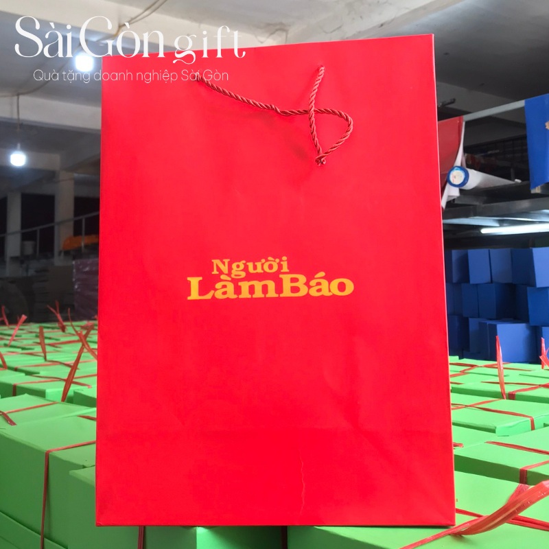 Túi giấy quai xách đựng quà tặng