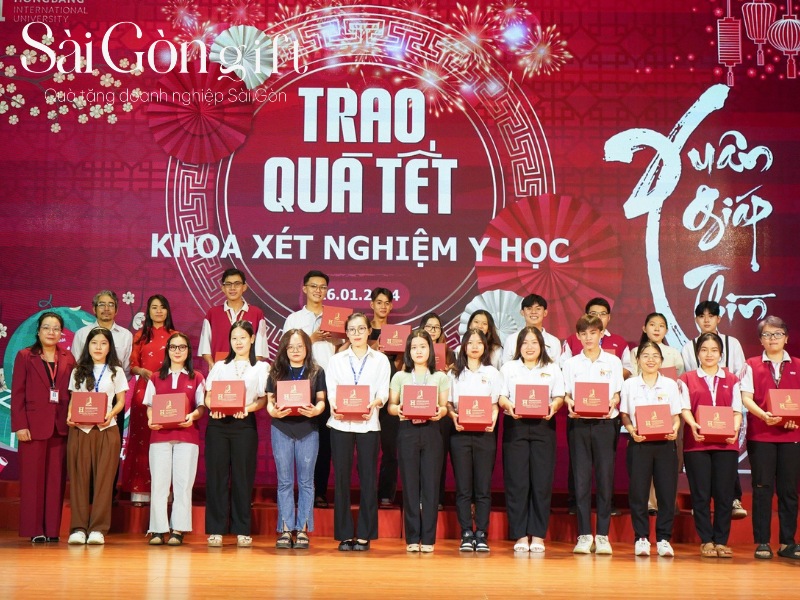 Trao tặng quà tặng tết