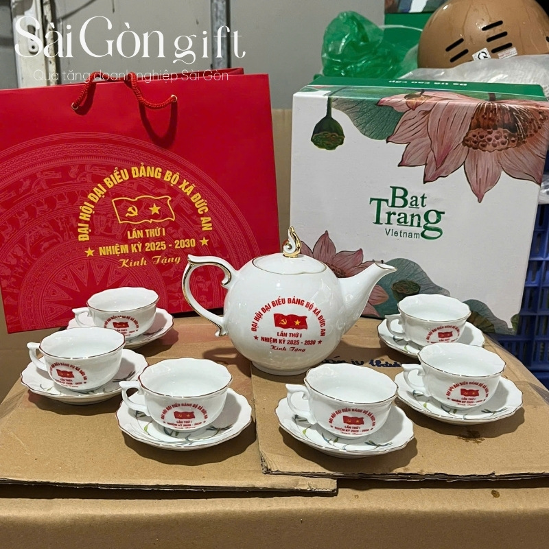 Ấm chén in logo quà tặng